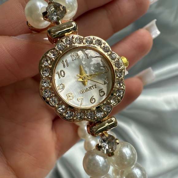 Women’s 18k gold color Stainless steel  Panther’s watch Pearl and diamond main image 6